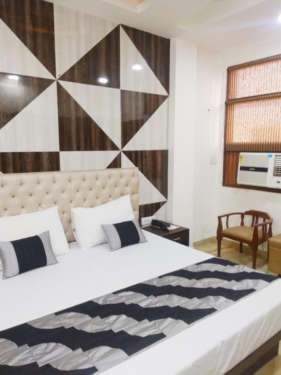 Hotel Spb 87 Near Karol Bagh Metro Station Delhi Dış mekan fotoğraf