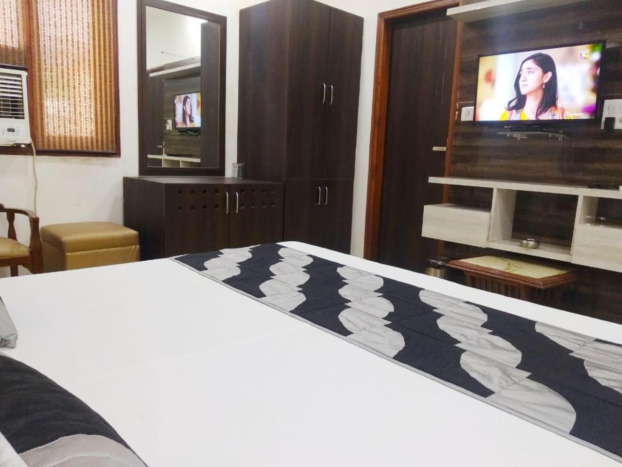 Hotel Spb 87 Near Karol Bagh Metro Station Delhi Dış mekan fotoğraf
